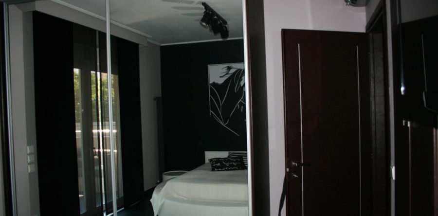 Συρομενη με καθρεφτη