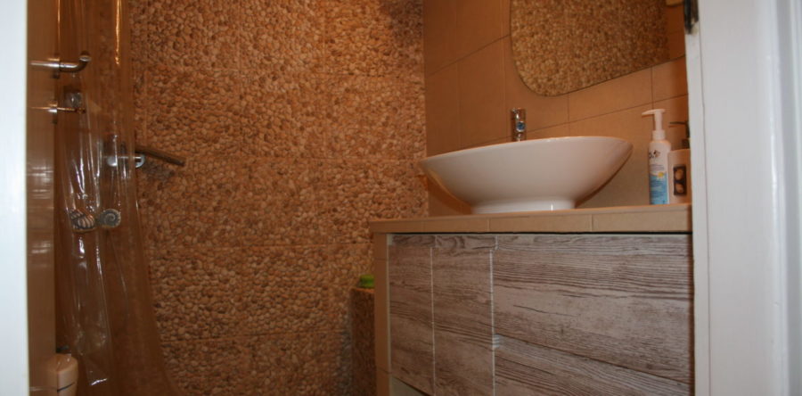 Πολυμερικο επιπλο μπανιου